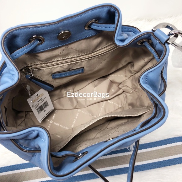 🔥SALE🔥 Michael Kors XS Bucket Crossbody Bag. - Picture 5 of 7